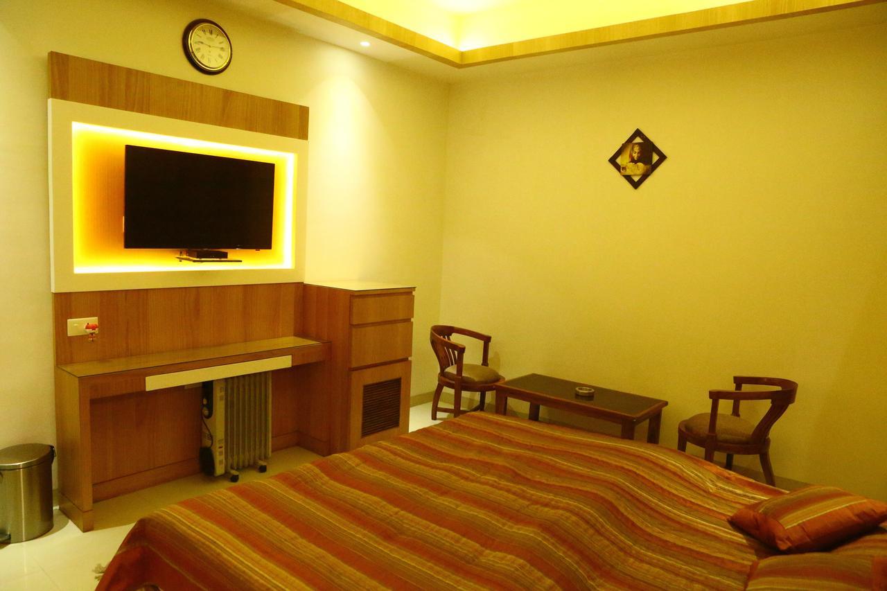 Hotel Deepali Sāgar Dış mekan fotoğraf