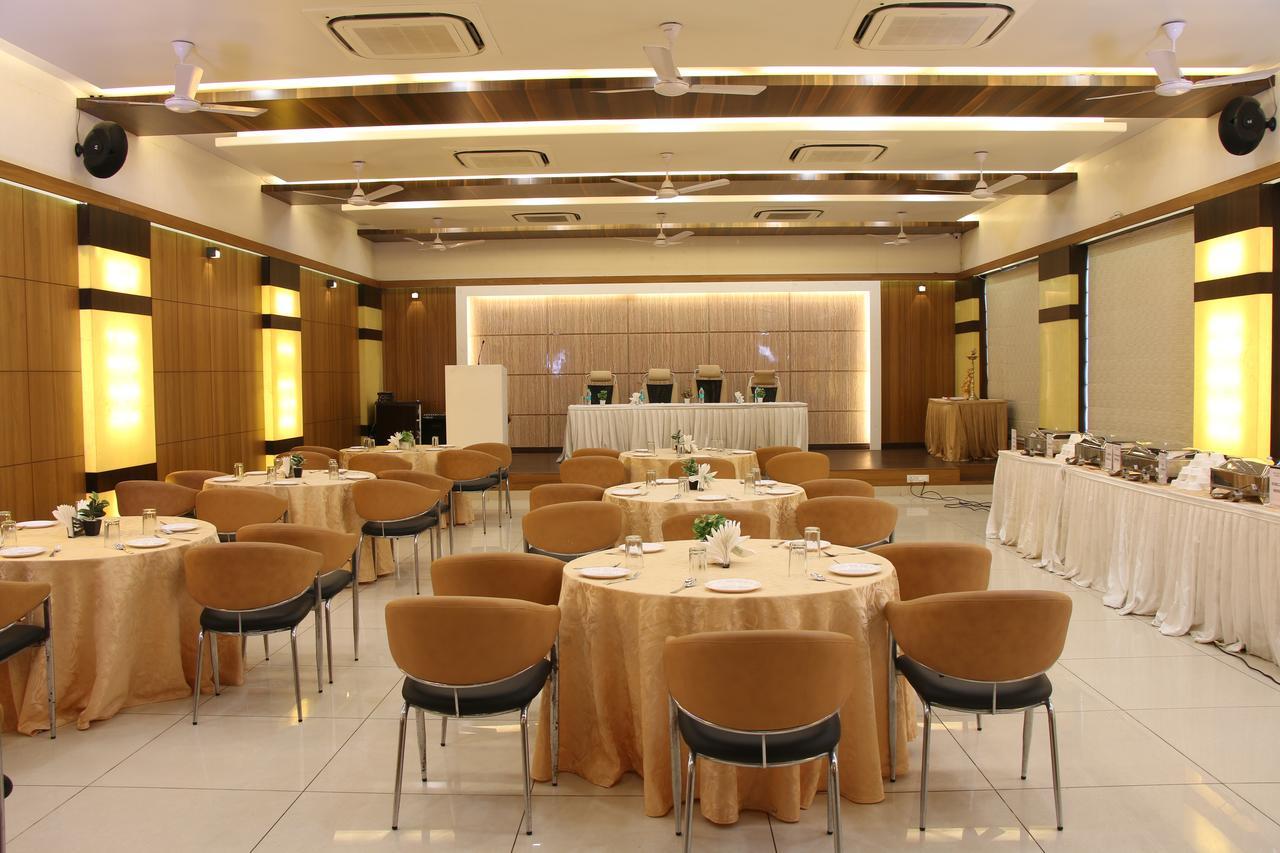 Hotel Deepali Sāgar Dış mekan fotoğraf