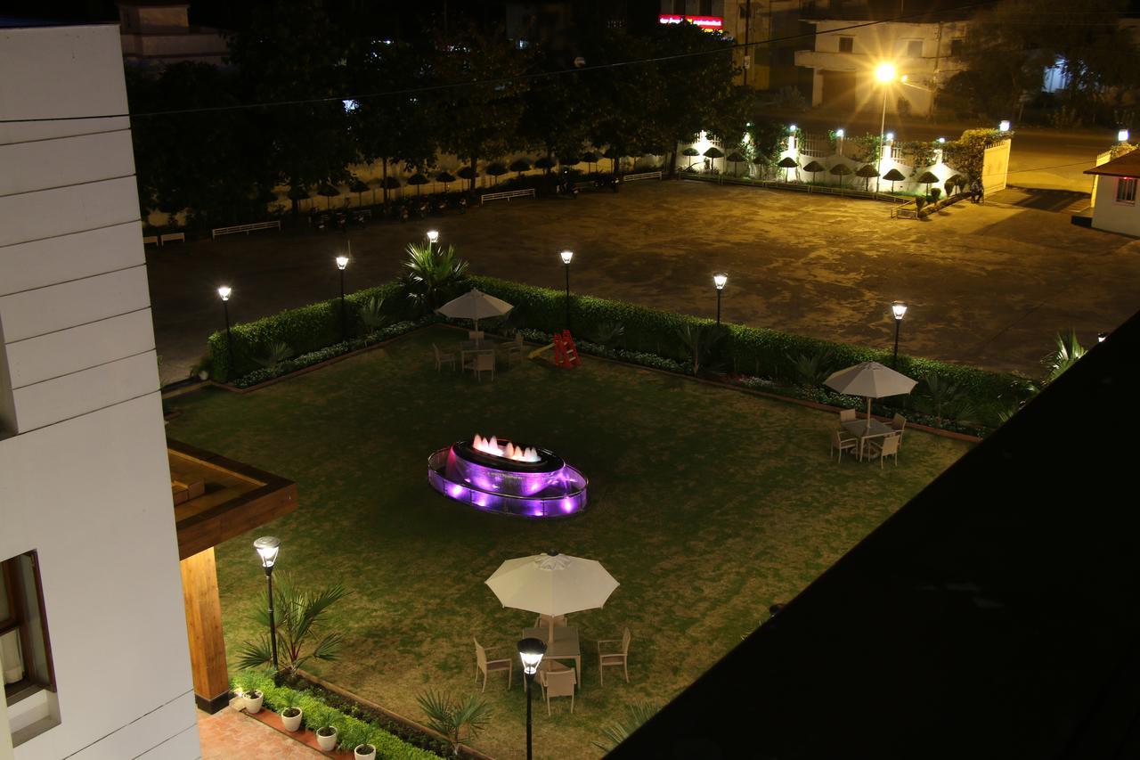 Hotel Deepali Sāgar Dış mekan fotoğraf