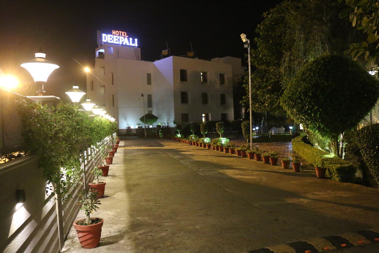 Hotel Deepali Sāgar Dış mekan fotoğraf