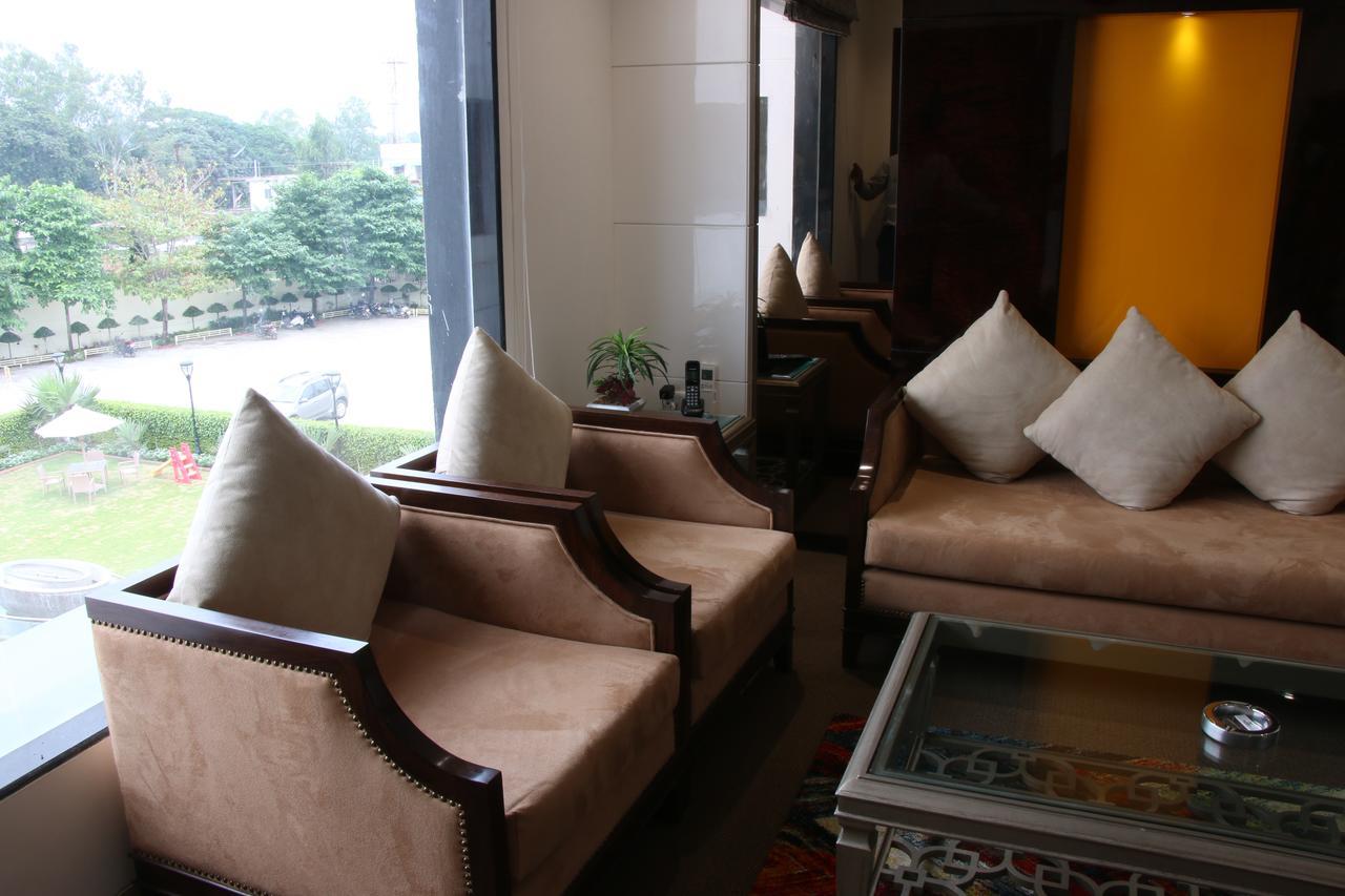 Hotel Deepali Sāgar Dış mekan fotoğraf